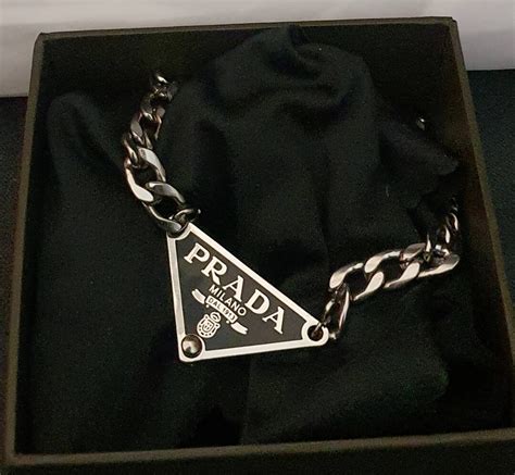 prada kette dreieck